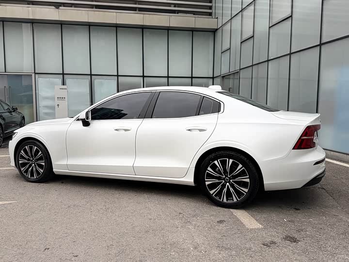 Фото 8 - Volvo S60
