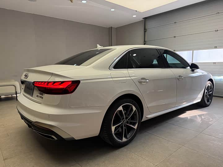 Фото 3 - Audi A4L