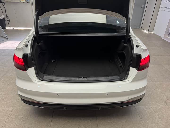 Фото 7 - Audi A4L