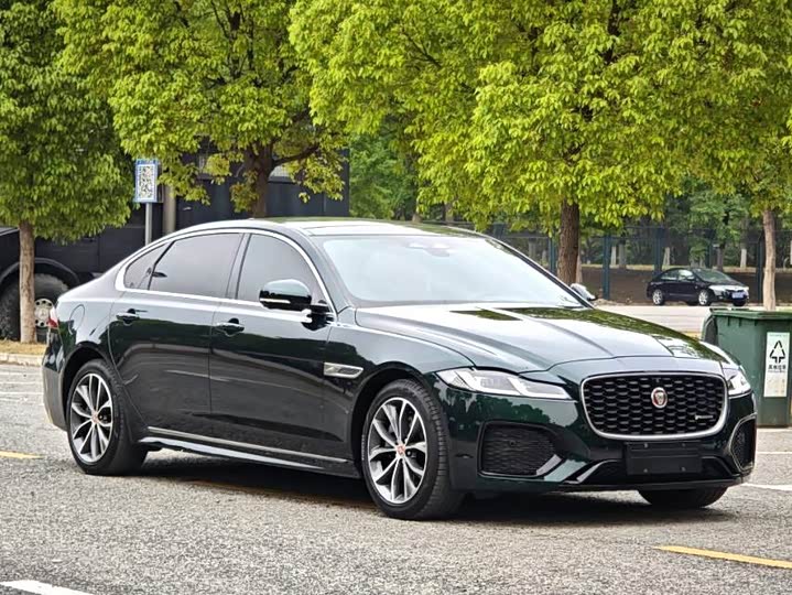 Фото 2 - Jaguar XE L