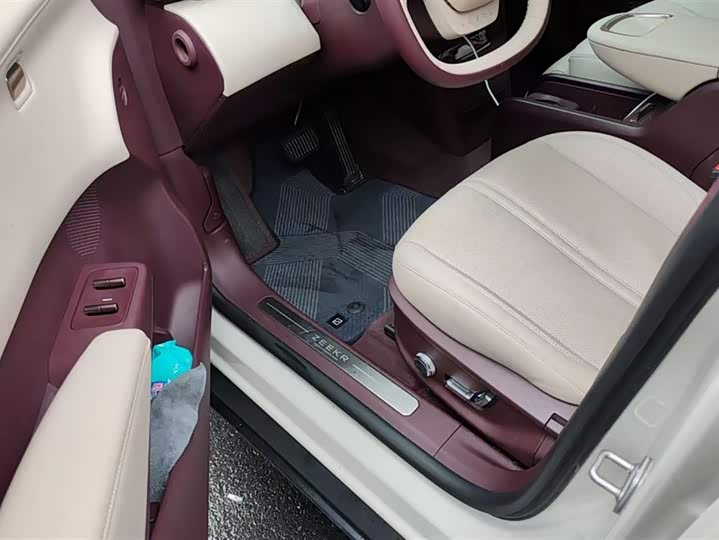 Фото 7 - Zeekr X