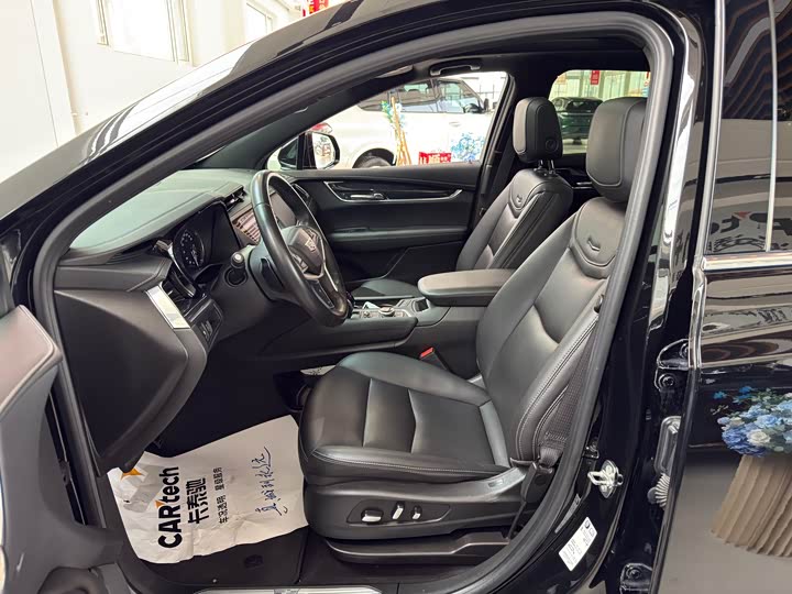 Фото 8 - Cadillac XT5