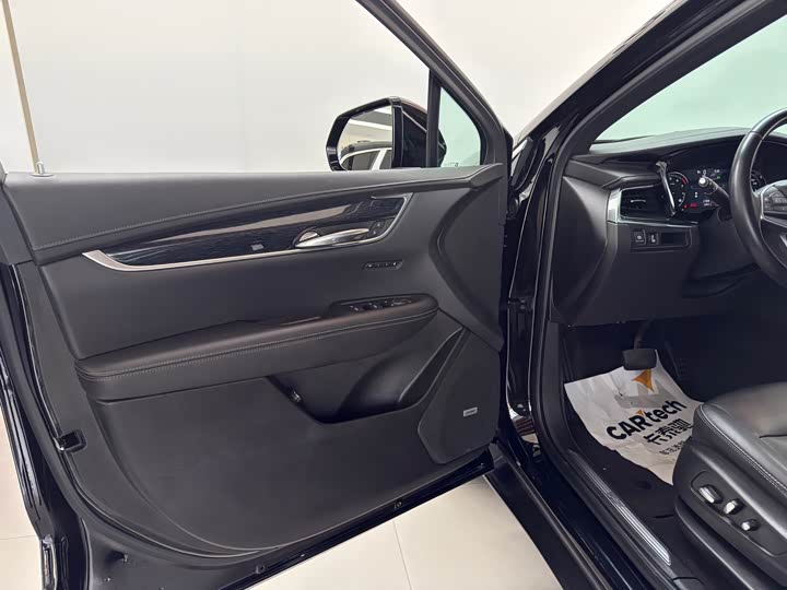 Фото 9 - Cadillac XT5