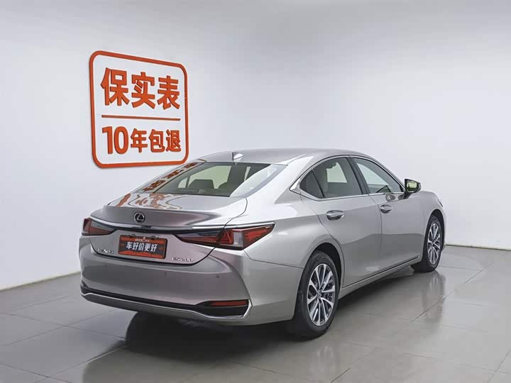 Фото 2 - Lexus ES