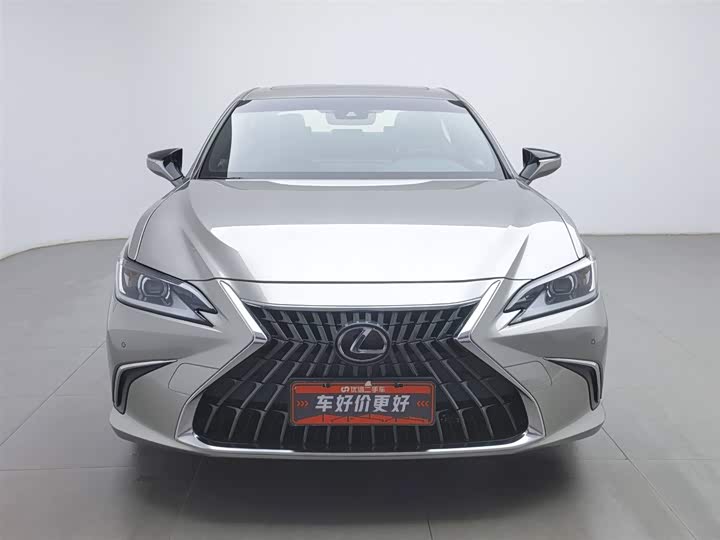 Фото 3 - Lexus ES