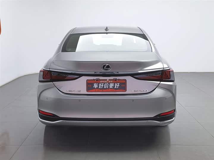 Фото 4 - Lexus ES