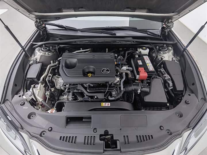 Фото 6 - Lexus ES