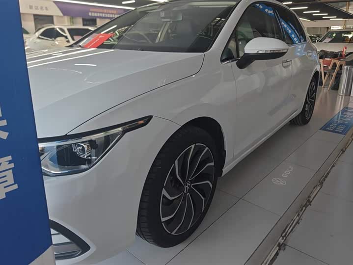 Фото 2 - Volkswagen Golf