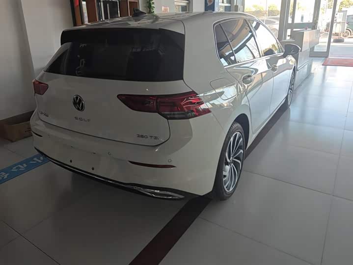 Фото 3 - Volkswagen Golf