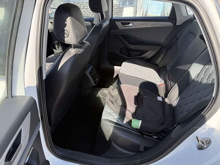 Фото 3 - Volkswagen Sagitar L