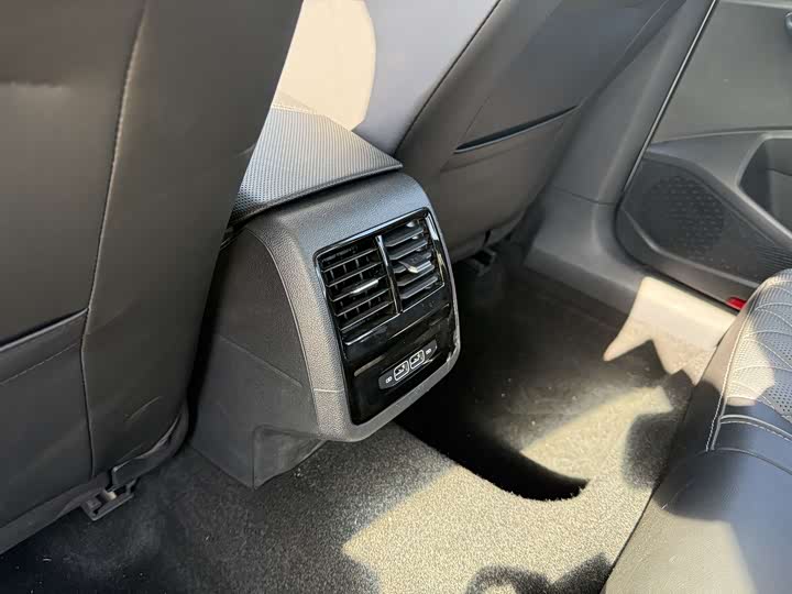 Фото 5 - Volkswagen Sagitar L