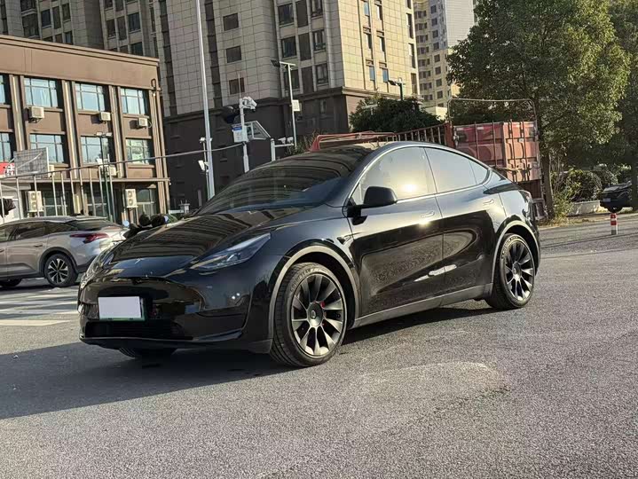 Фото 1 - Tesla Model Y