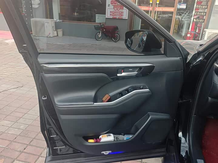 Фото 7 - Toyota Crown Kluger