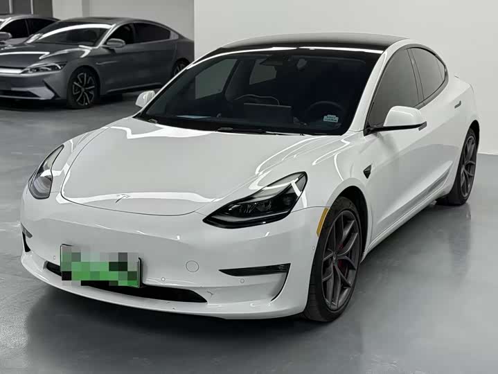 Фото 1 - Tesla Model 3