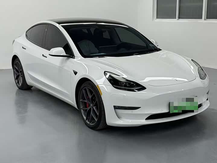 Фото 3 - Tesla Model 3