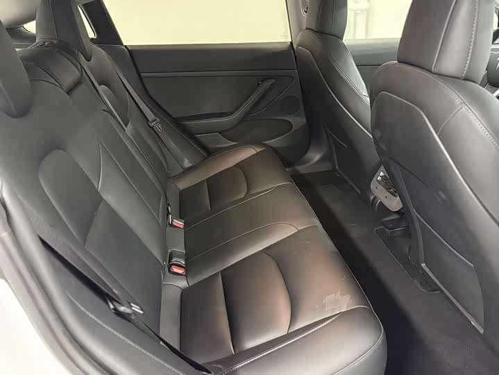 Фото 6 - Tesla Model 3