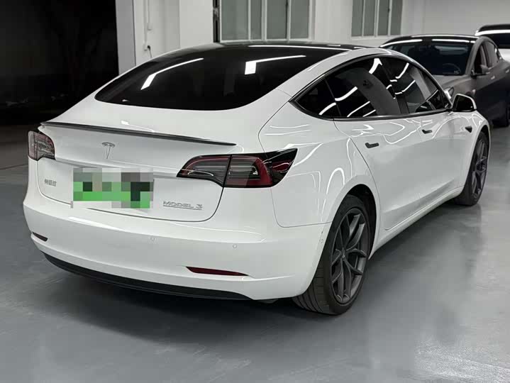 Фото 7 - Tesla Model 3