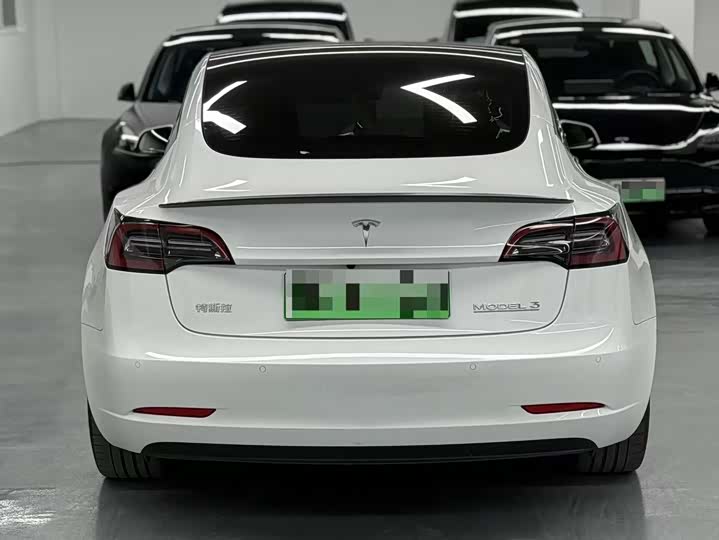 Фото 8 - Tesla Model 3