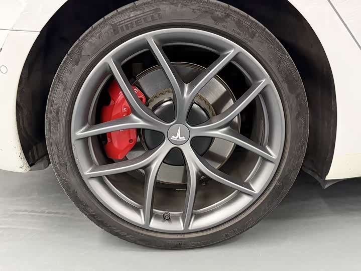 Фото 9 - Tesla Model 3