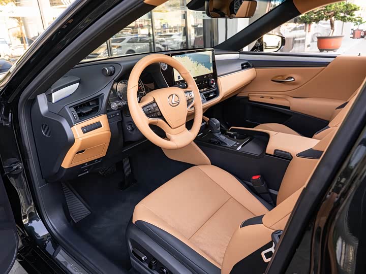 Фото 9 - Lexus ES