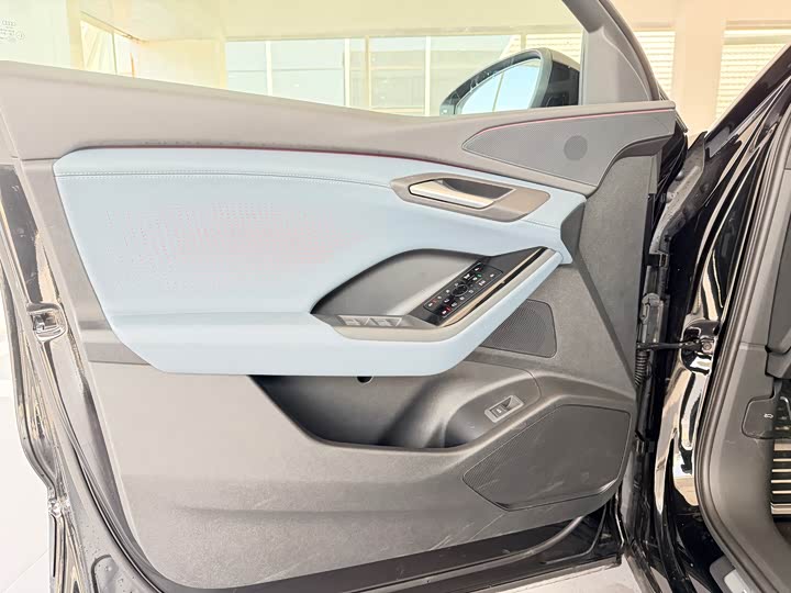 Фото 5 - Audi Q6L e-tron