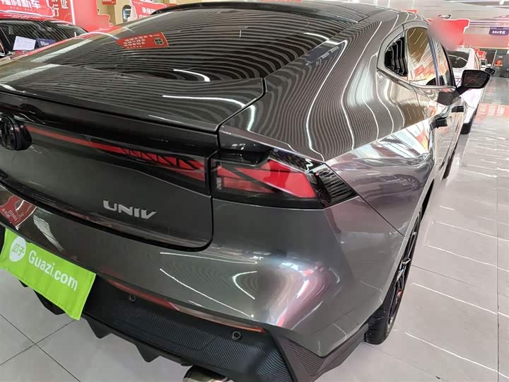 Фото 8 - Changan UNI-V