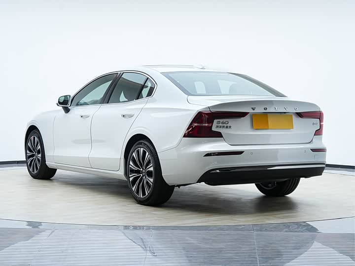 Фото 8 - Volvo S60