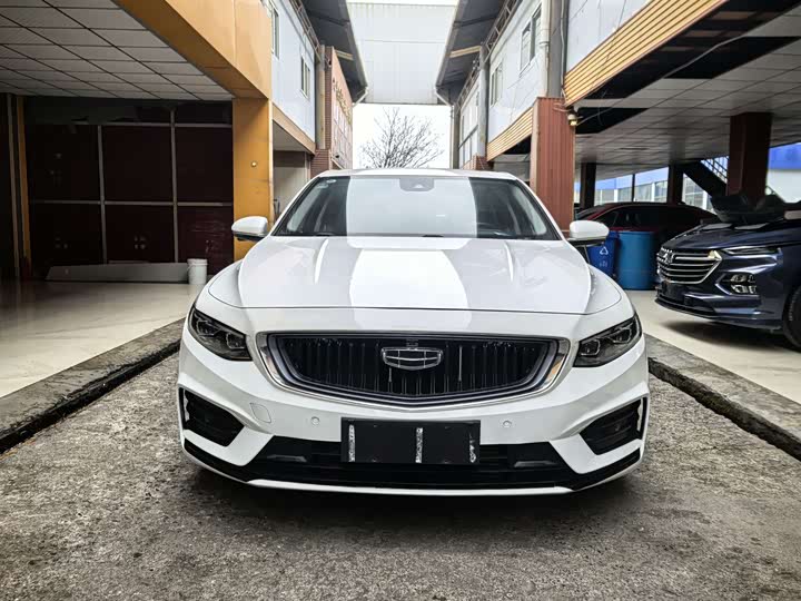 Фото 2 - Geely Preface