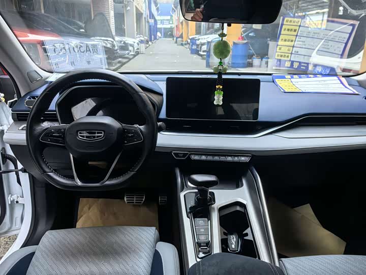 Фото 6 - Geely Preface