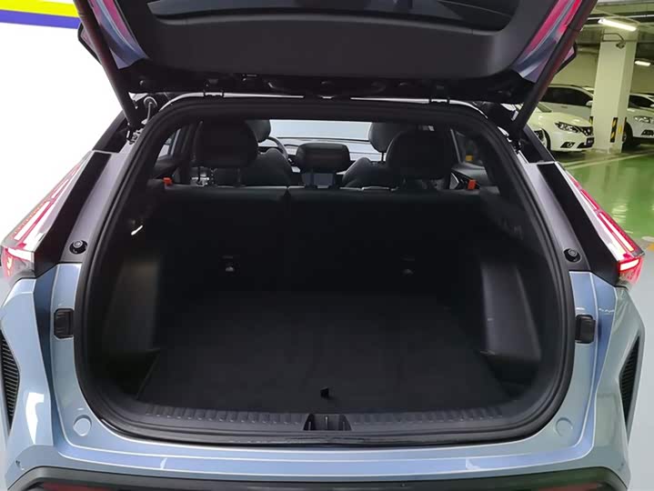 Фото 4 - Geely Atlas