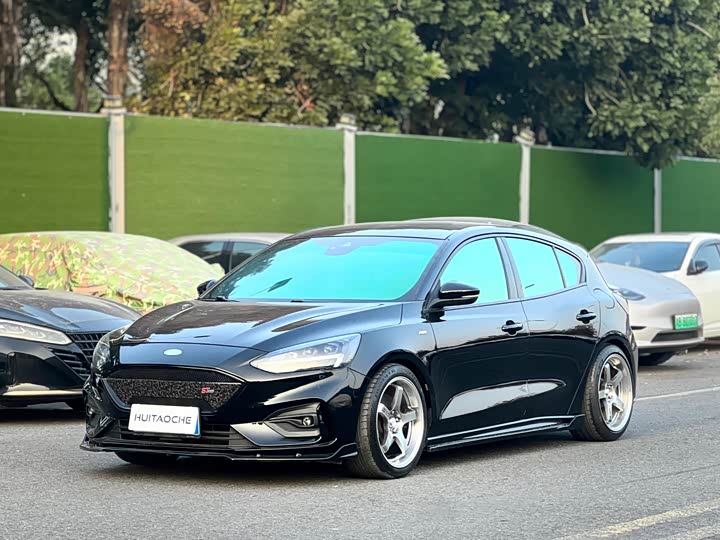 Фото 1 - Ford Focus