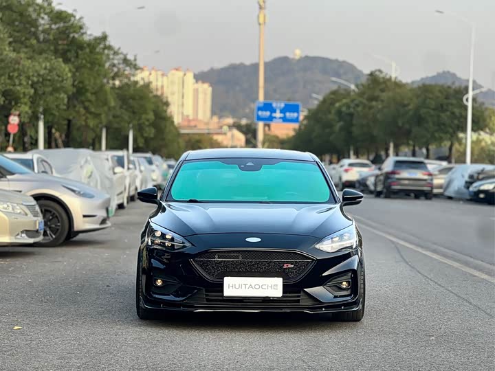 Фото 2 - Ford Focus