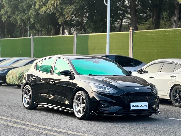 Фото 3 - Ford Focus