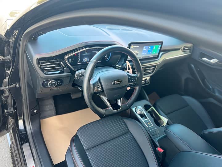 Фото 5 - Ford Focus