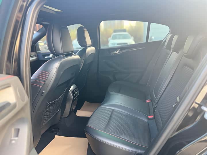 Фото 7 - Ford Focus