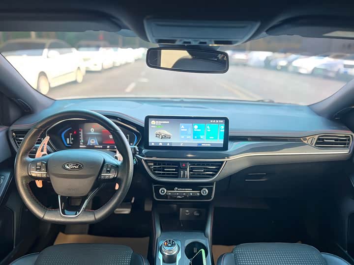 Фото 8 - Ford Focus