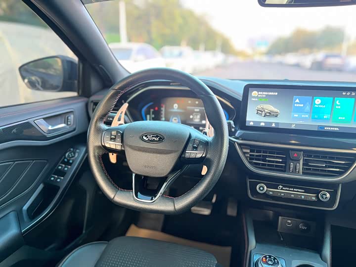 Фото 9 - Ford Focus