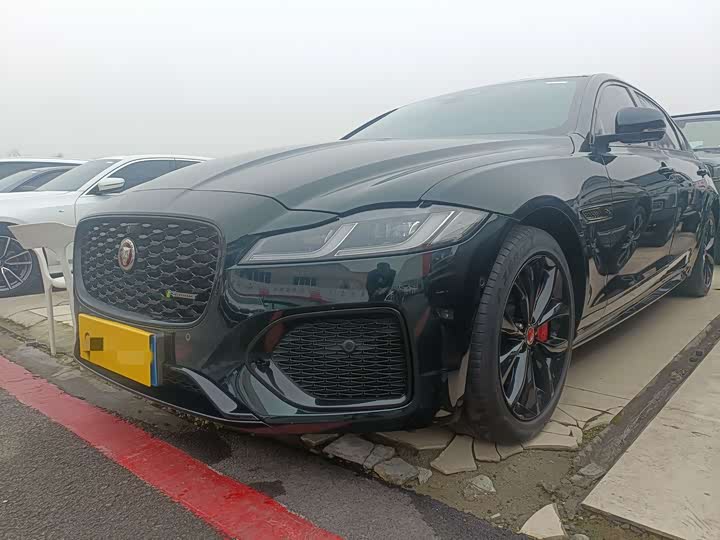 Фото 1 - Jaguar XF L