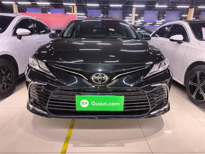 Фото 3 - Toyota Camry