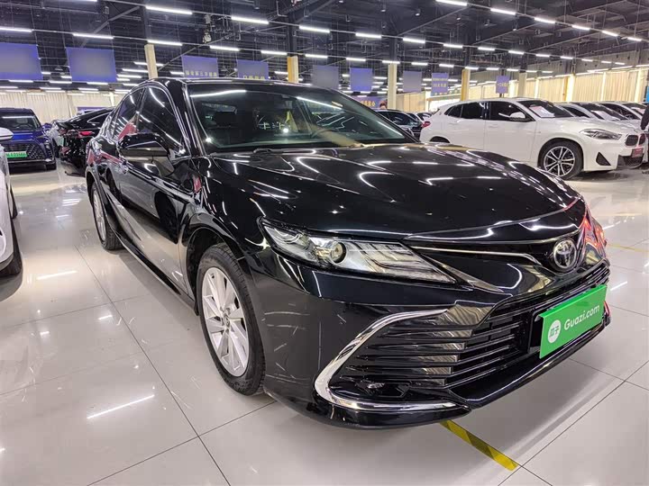 Фото 4 - Toyota Camry