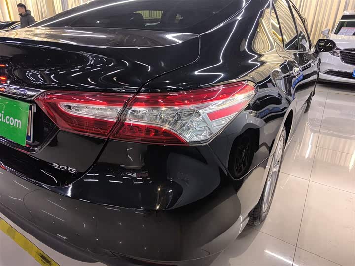 Фото 8 - Toyota Camry