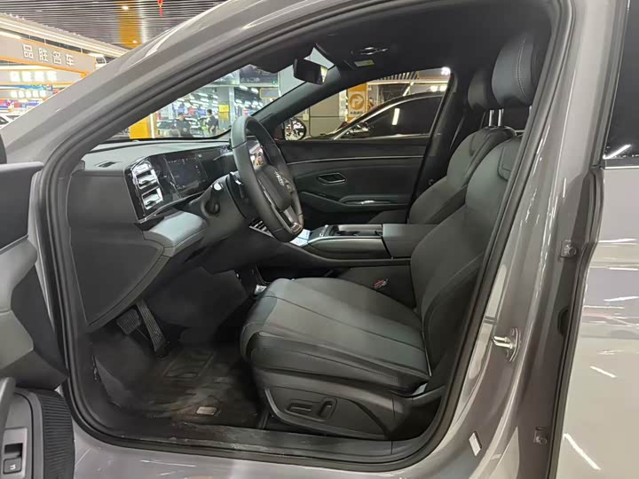 Фото 6 - BYD Qin L