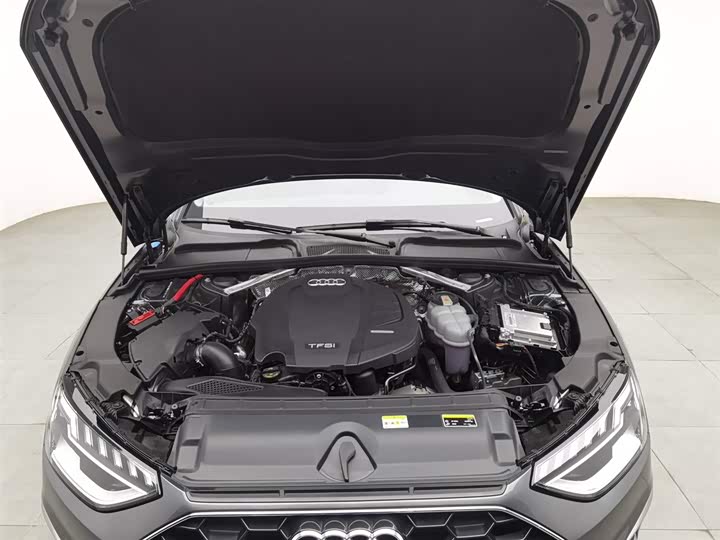 Фото 6 - Audi A4L