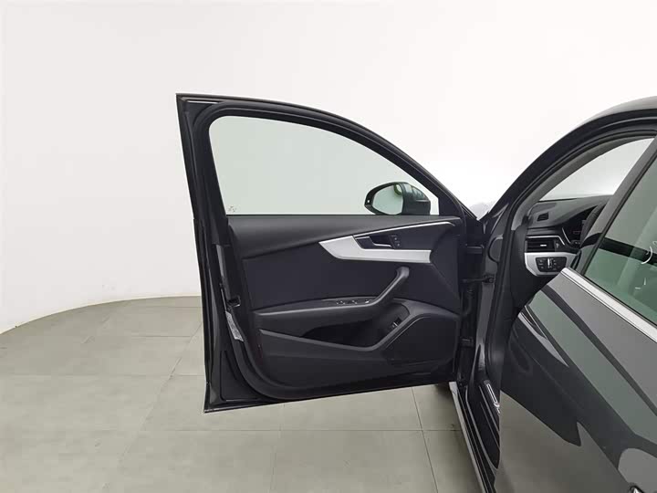 Фото 8 - Audi A4L