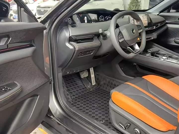 Фото 3 - Changan UNI-V