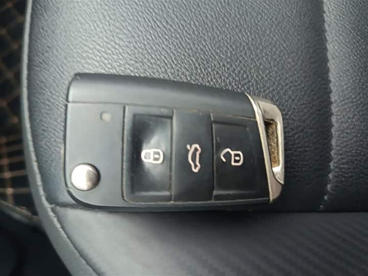 Фото 9 - Volkswagen T-Roc