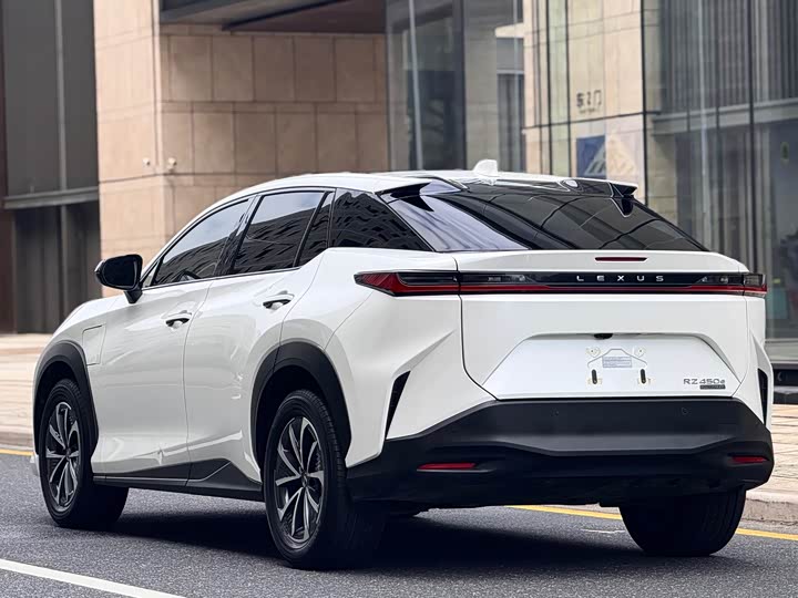 Фото 4 - Lexus RZ