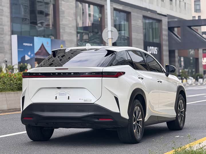 Фото 7 - Lexus RZ