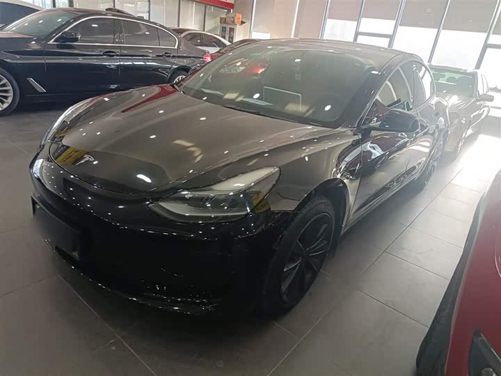 Фото 2 - Tesla Model 3