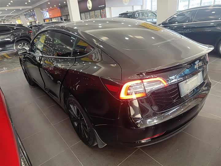 Фото 5 - Tesla Model 3